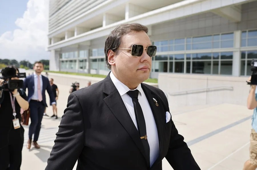 nueva_york_george_santos El polémico excongresista republicano George Santos es condenado a siete años de prisión