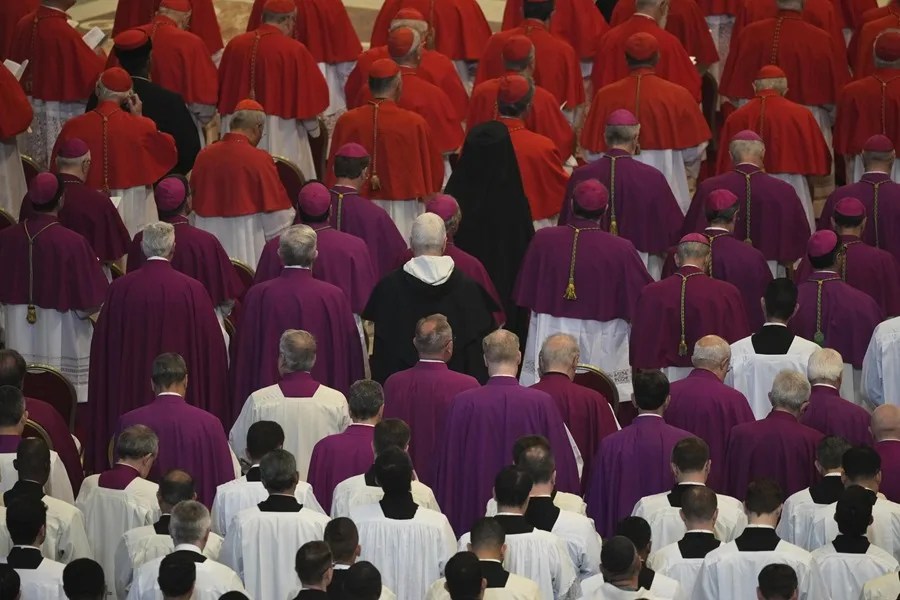papa-cardenales-basilica Así será el funeral solemne del papa Francisco