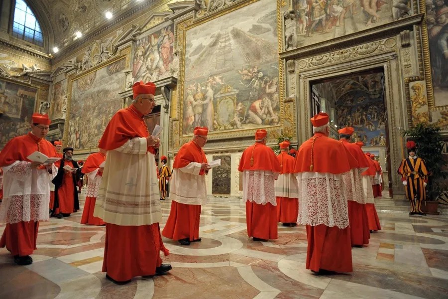 papa-conclave-2 La Capilla Sixtina, la joya del Vaticano en la que se elige a los papas