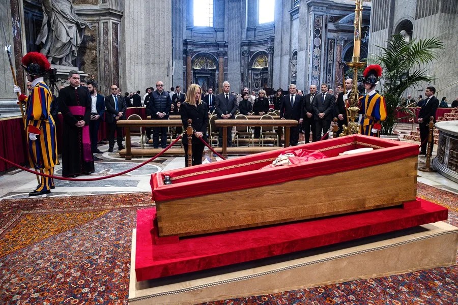 papa-feretro-meloni Así será el funeral solemne del papa Francisco