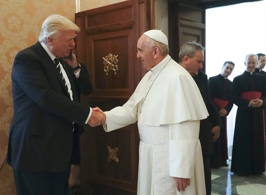 papa-francisco-america3-1 El presidente de Estados Unidos, Donald Trump (i), junto al papa Francisco (d), en una fotografía de archivo. EFE/Alessandra Tarantino/Pool