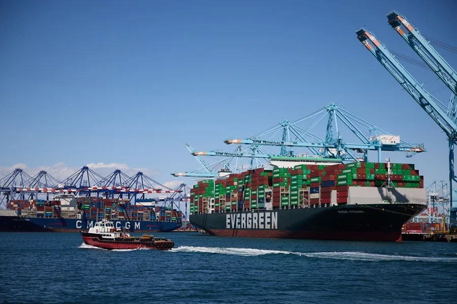 puerto_los_angeles_eeuu Trump transforma EE.UU. con un récord histórico de decretos en sus primeros 100 días