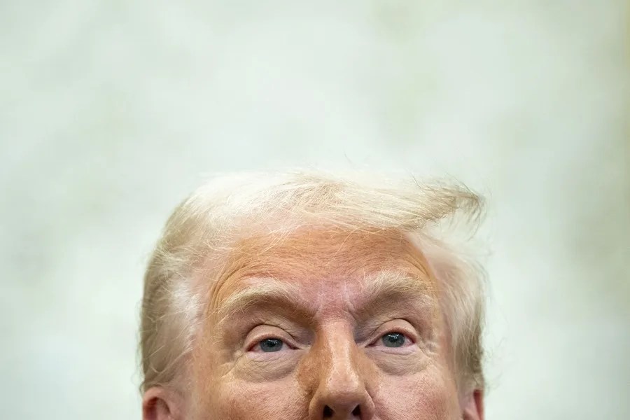 trump-100-dias2-1 El presidente de Estados Unidos, Donald Trump, quien ya ha batido el récord de órdenes ejecutivas en los primeros 100 días de gobierno, en una fotografía de archivo. EFE/Bonnie Cash/Pool