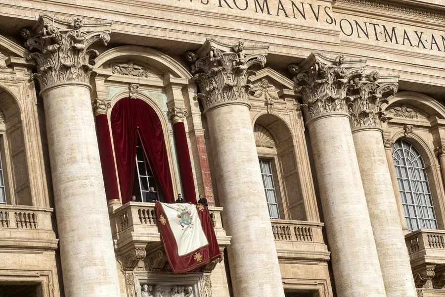 urbi Se preparan los preparativos para la Santa Misa de Pascua en la Plaza de San Pedro, en la Ciudad del Vaticano