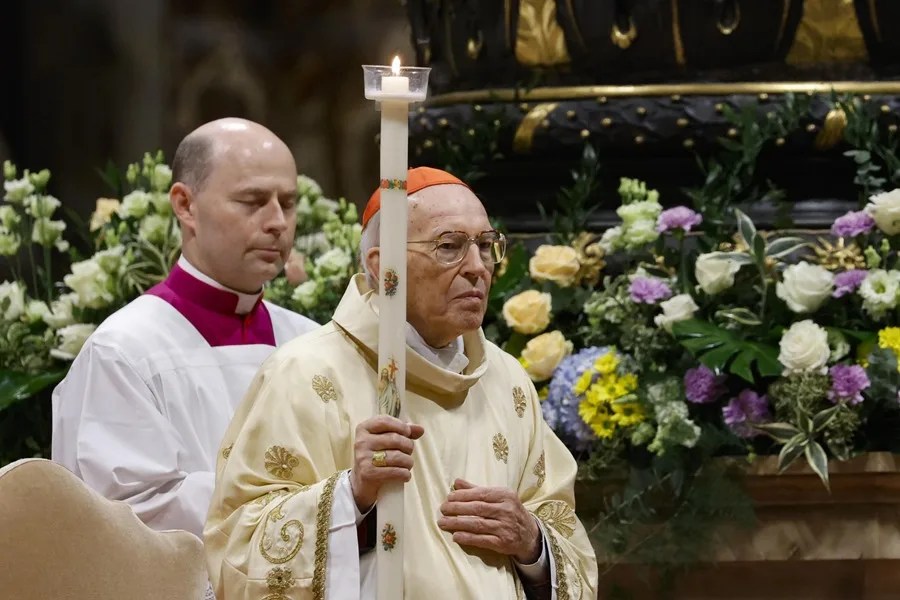 vat04-vatican-city-easter-vigil