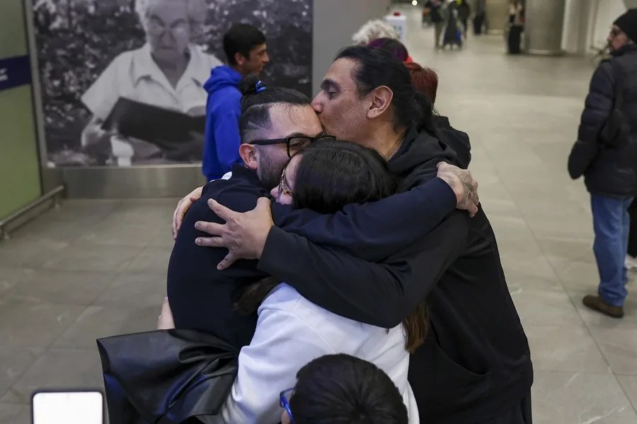 chilenos-deportados2 Chilenos deportados por EE.UU. denuncian que los tratan "como perros"