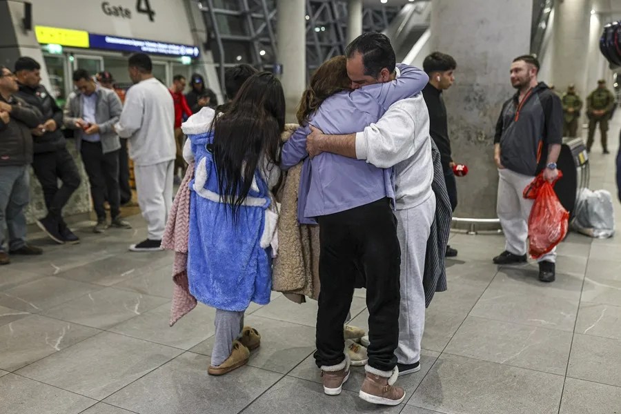 chilenos-deportados3 Chilenos deportados por EE.UU. denuncian que los tratan "como perros"