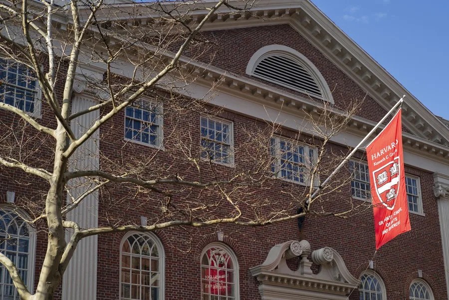 harvard-trump2 Una jueza bloquea temporalmente la decisión del Gobierno Trump que impide a Harvard matricular extranjeros