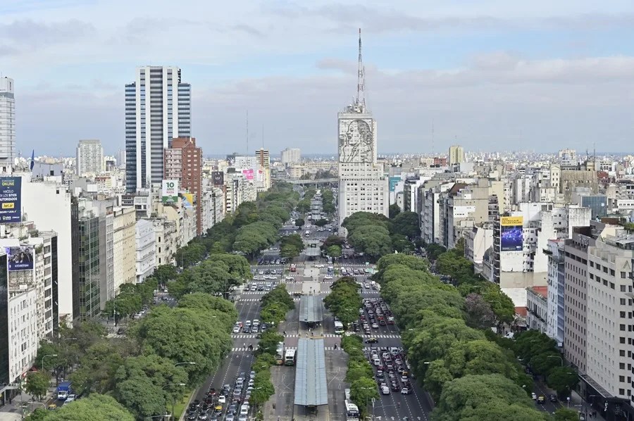 obelisco-buenos-aires3 Fotografía de la Avenida 9 de Julio, vista desde el mirador del Obelisco este jueves en Buenos Aires (Argentina). EFE/Matías Martín Campaya