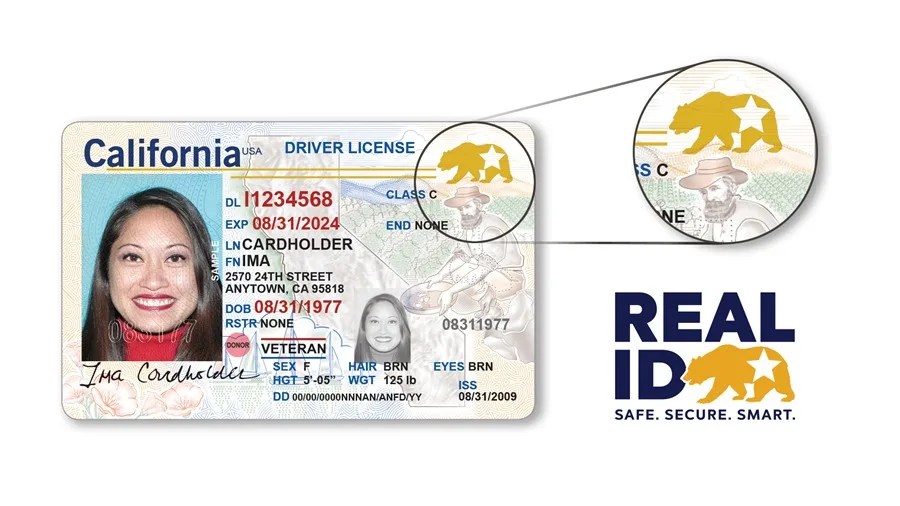 vuelos-eeuu3 Fotografía que muestra la forma y la característica estrella en el lateral derecha de un 'Real ID', el nuevo documento de identidad que exigen las autoridades de Estados Unidos para vuelos internos. EFE/ Administración de Seguridad del Transporte