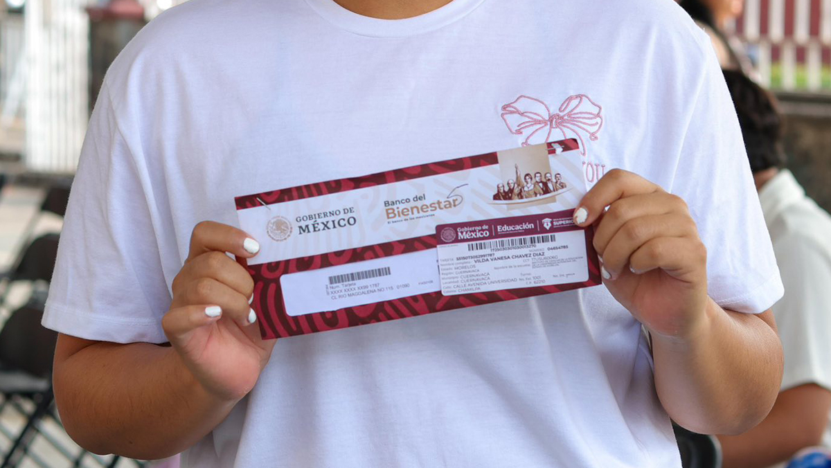 beneficiaria-de-la-beca-benito-juarez-y-rita-cetina-1 ¿De cuánto es la comisión por usar la tarjeta del Bienestar en otros bancos? - beneficiaria-de-la-beca-benito-juarez-y-rita-cetina