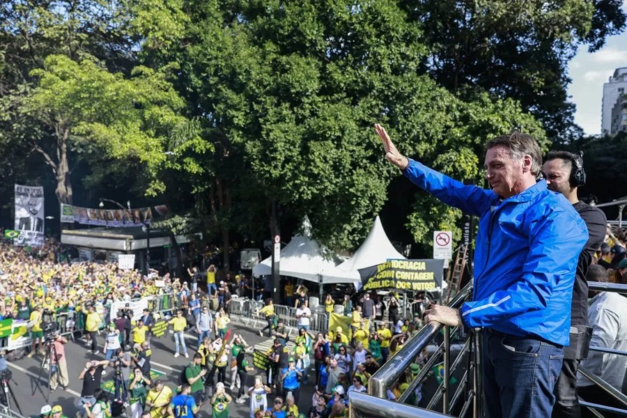 bolsonaro-protesta Inhabilitado y enjuiciado, Jair Bolsonaro pide "justicia" ante cada vez menos apoyo