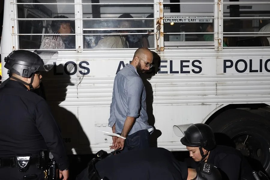 cjx92-usa-ice-raid-protest