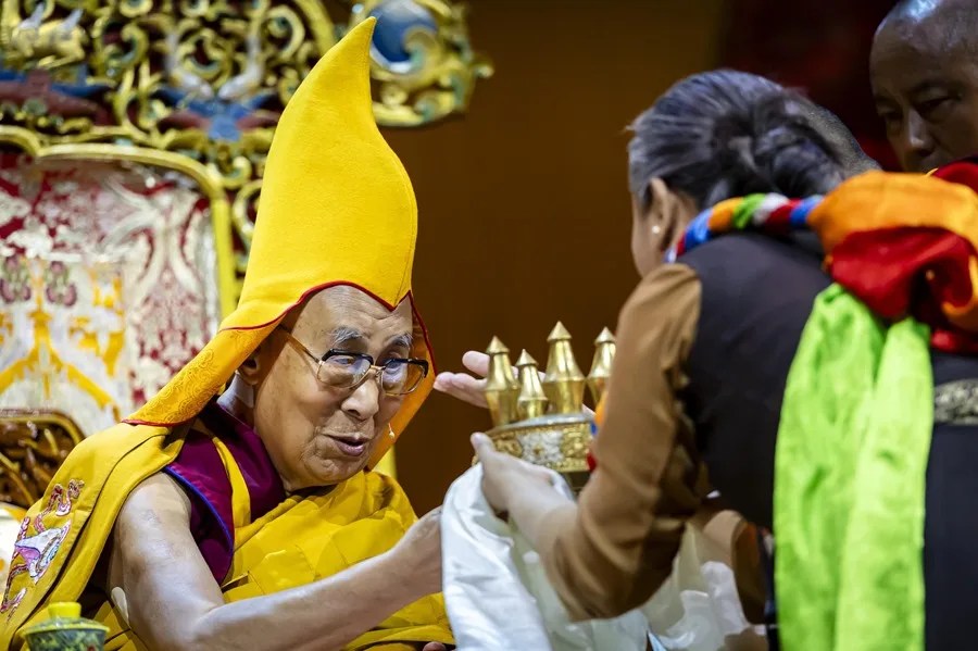dalai-lama-ofrendas