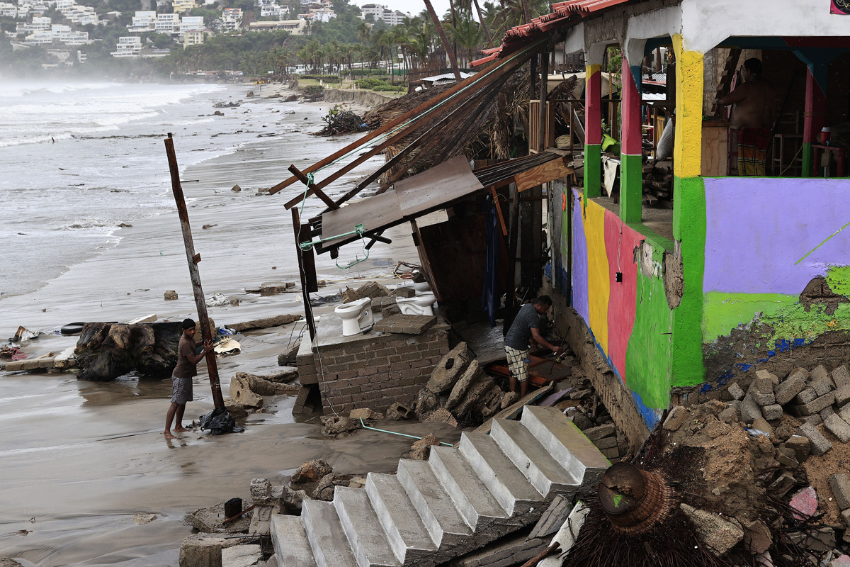 danos-en-restaurante-de-acapulco-por-la-tormenta-dalila La tormenta tropical 'Dalila' deja daños en Acapulco - danos-en-restaurante-de-acapulco-por-la-tormenta-dalila