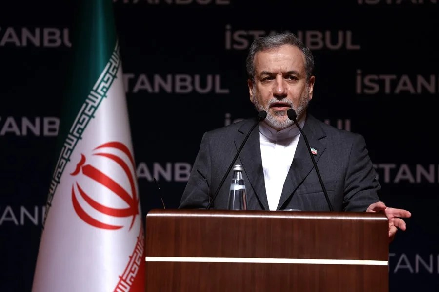 epa142-fotodeldia-israel-iran Fotografía de archivo del ministro iraní de Asuntos Exteriores, Abbas Araqchi, en una rueda de prensa en Estambul (Turquía). EFE/ERDEM SAHIN