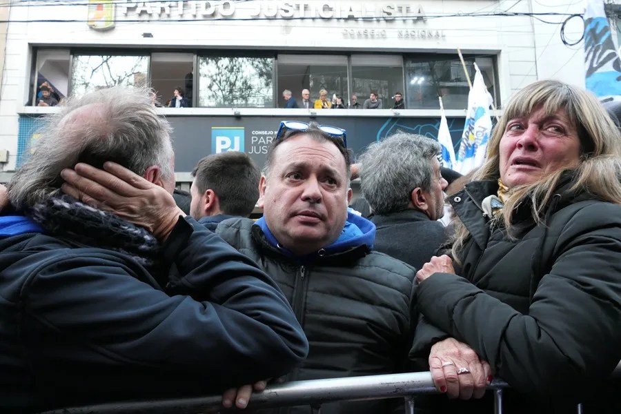 expresidenta_cristina_fernandez_seguidores Sindicatos y organizaciones se vuelcan a las calles ante la condena a Cristina Fernández