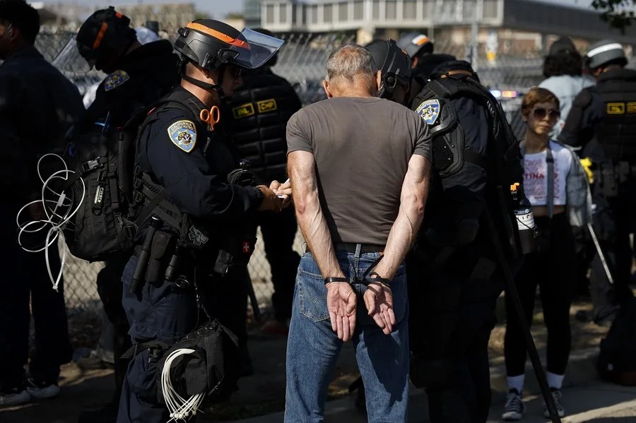 ice_protestas_estados_unidos El Gobierno de Donald Trump pausa su programa de redadas indiscriminadas contra los migrantes