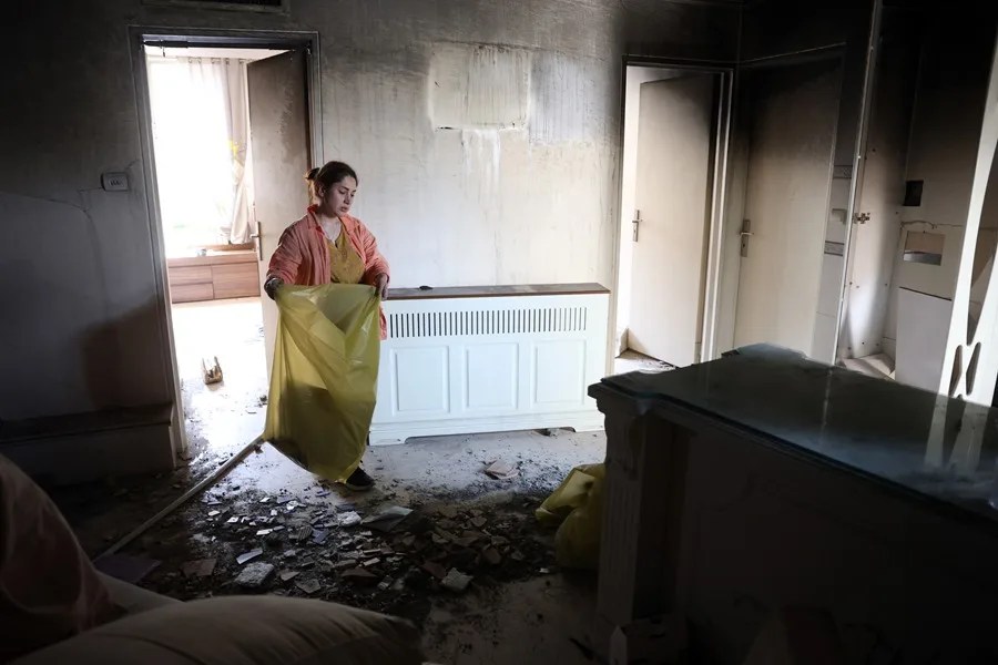 iran-danos-vivienda Jameneí asegura que Irán dio "una dura bofetada" a EE.UU. y "aplastó" a Israel