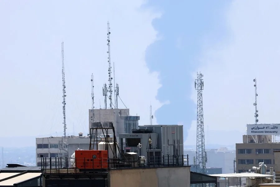 iran-israel-refineria Irán dice que tiene pruebas de la participación de fuerzas de EE.UU. en la ofensiva israelí