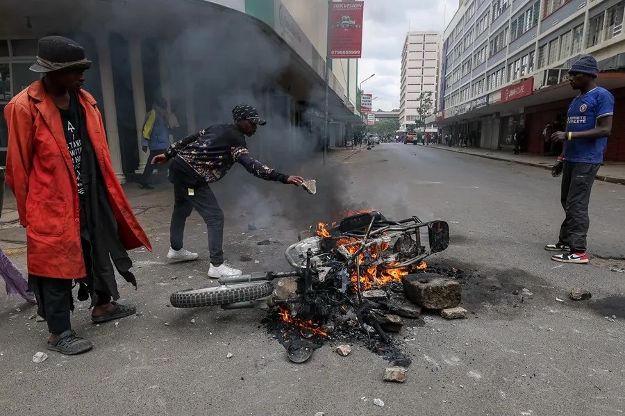 iru06-kenya-blogger-death-protests