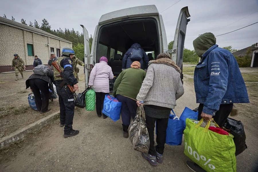 jarkov-desplazados-furgoneta Informe anual de la Agencia de la ONU para los Refugiados sobre el número de personas desplazadas en el mundo