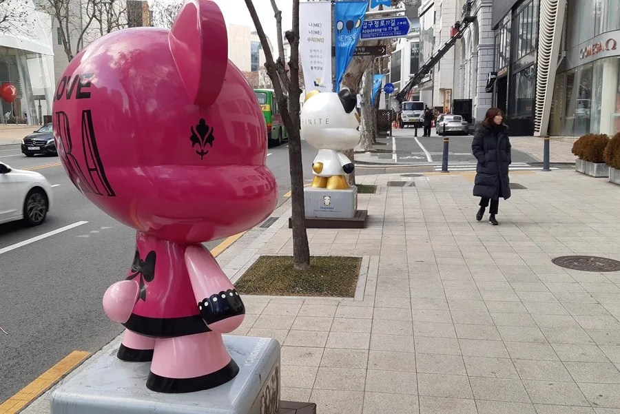 kdramas Dos esculturas de osos de estilo "art toy"