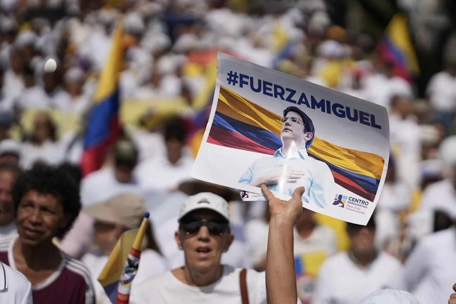 marcha_miguel_uribe Piden protección para el alcalde de Bogotá y la fiscal de Colombia tras hallar sus fotos en móvil de un sicario