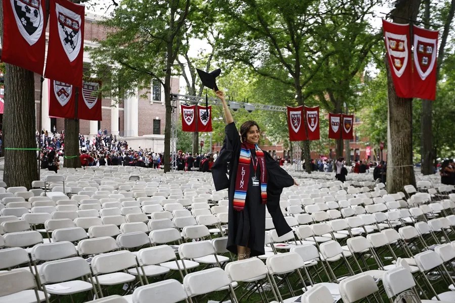 obj_20250529t172040s0002i_1_1_1_15_7_6 Harvard Trump