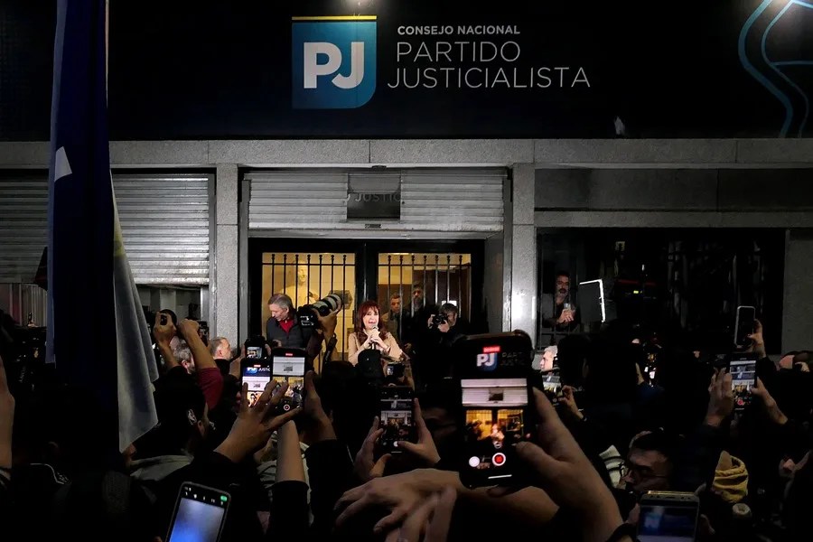 obj_20250610t224714s0028i_1_1_1_15_3_1 Cristina Fernández