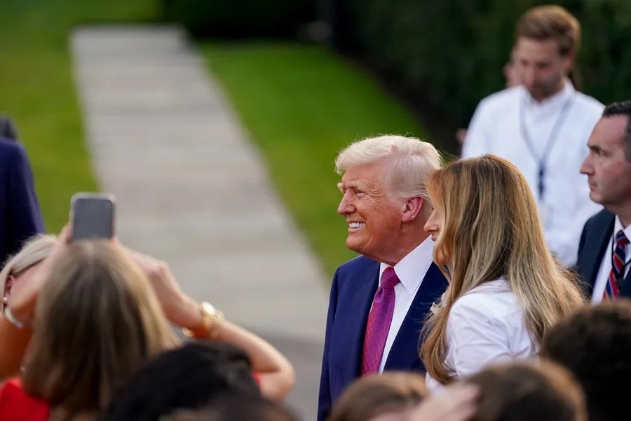 obj_20250613t004347s0008i_1_1_1_15_3_1 Trump cumpleaños