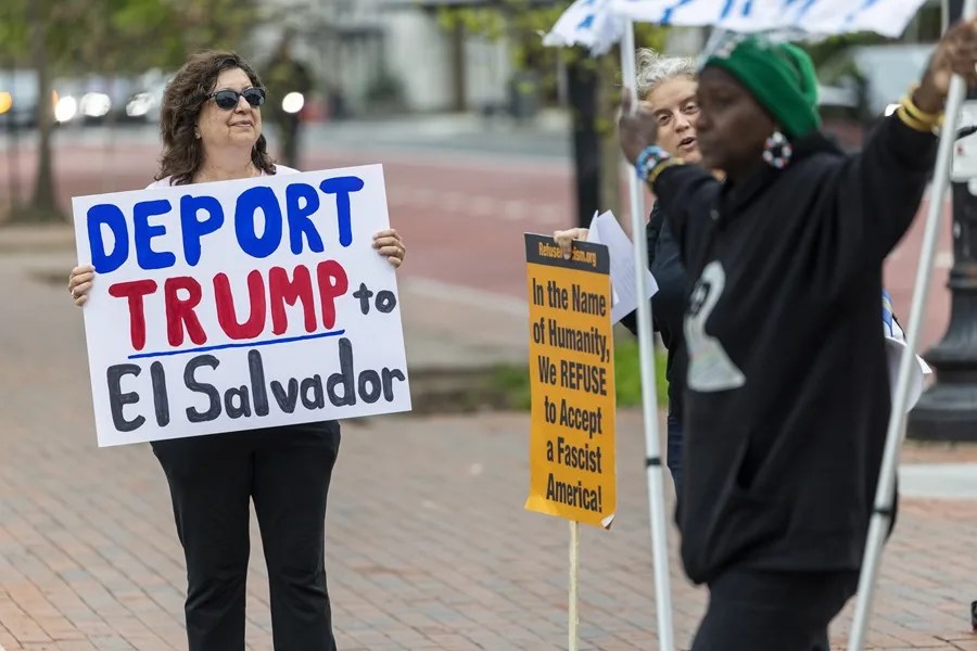 trump-inmigrantes2 El Supremo da vía libre al Gobierno de Trump para deportar inmigrantes a terceros países