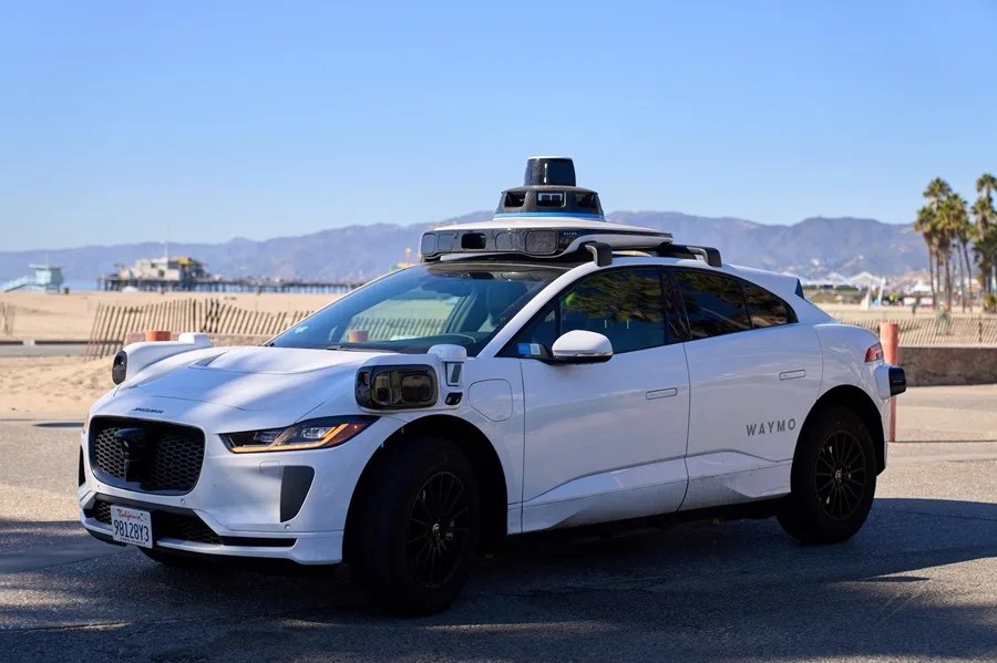 waymo_robotaxi Las autoridades de EE.UU. piden información a Tesla por los incidentes de sus 'robotaxis'
