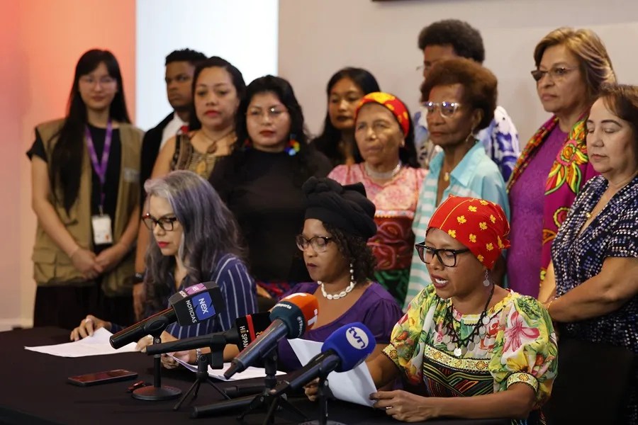 ame1407-panama-mujeres