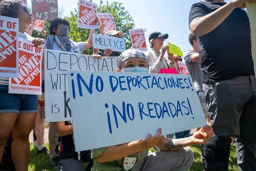 jornaleros-redadas2 Los lugares de cita de los jornaleros latinos en EE.UU. se vacían por miedo a las redadas