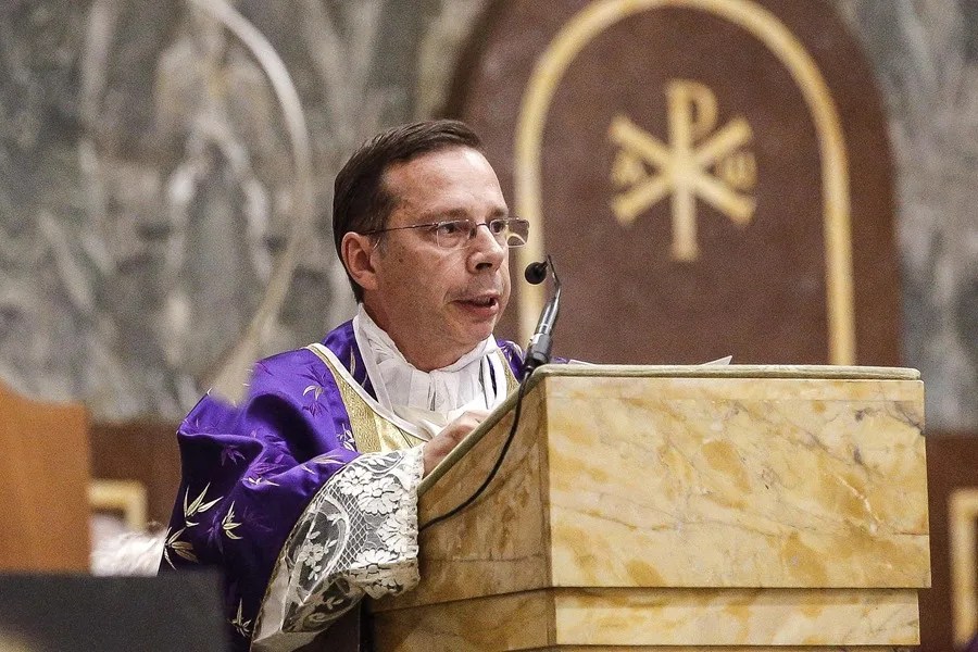 opus-dei1 El argentino Mariano Fazio, segundo del Opus Dei, es acusado de trata de mujeres para servidumbre