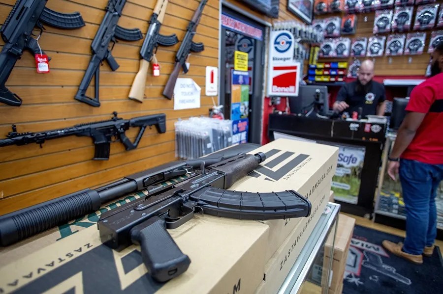 tienda_armas Más de 5.700 hispanos murieron por armas de fuego en EE.UU. en 2023
