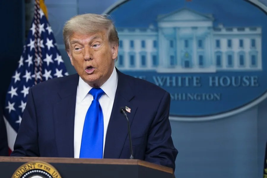trump-ciudadania2 Un juez federal bloquea la orden de Trump de eliminar la nacionalidad por nacimiento