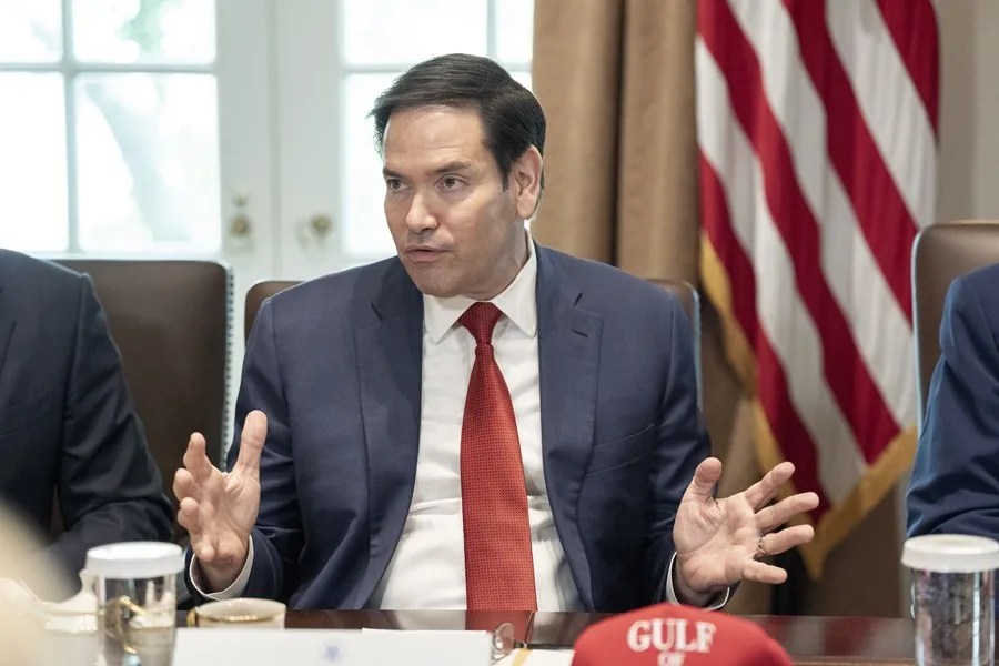 wap31-usa-government-trump-cabinet-meeting Fotografía de archivo del secretario de Estado de EEUU, Marco Rubio, hablando durante una reunión del gabinete del presidente estadounidense, Donald Trump, en la Sala del Gabinete de la Casa Blanca en Washington, DC. EFE/EPA/KEN CEDENO